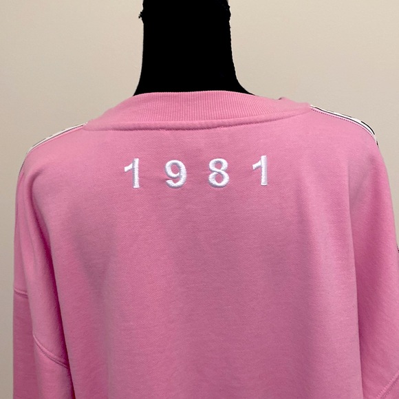Guess Pink Cropped Crewneck Pullover Monogrammed Arms Sweater - Picture 13 of 16